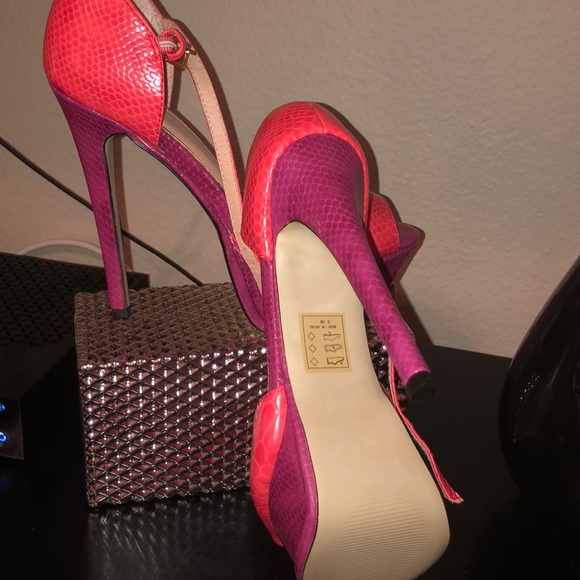 Heels - Picture 2 of 3